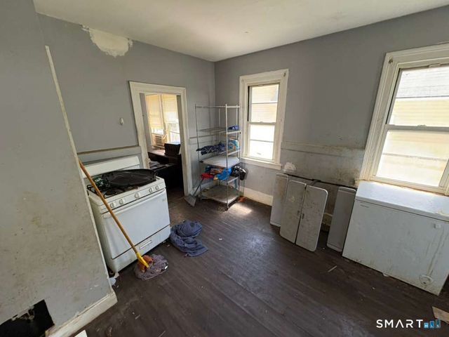 21 West Farm Street, Waterbury, CT 06704