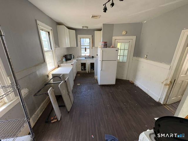 21 West Farm Street, Waterbury, CT 06704