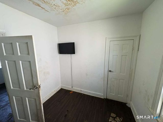21 West Farm Street, Waterbury, CT 06704