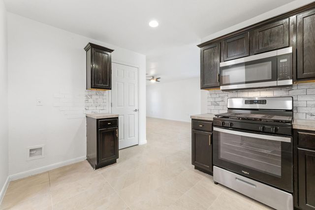 5008 Irvine LN, Del Valle, TX 78617