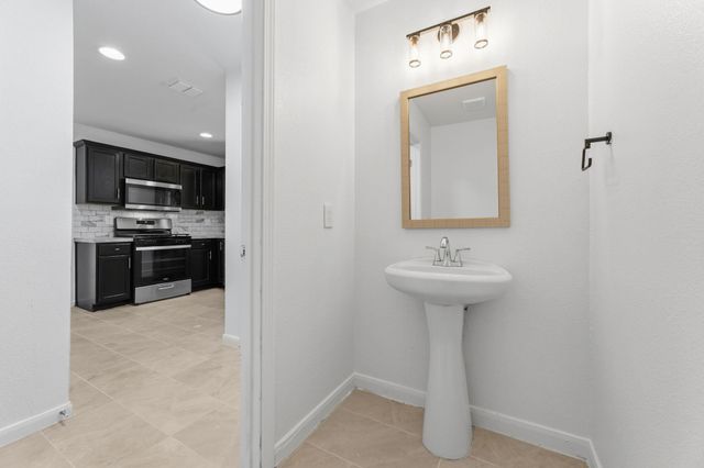 5008 Irvine LN, Del Valle, TX 78617