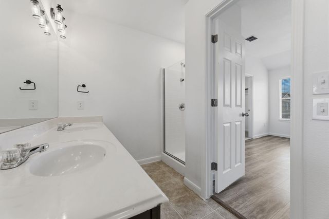 5008 Irvine LN, Del Valle, TX 78617