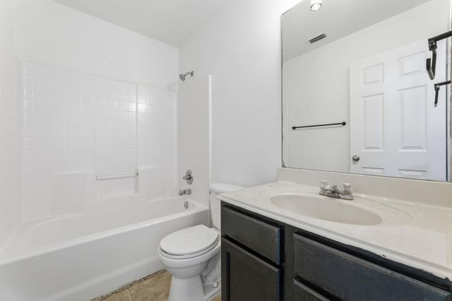 5008 Irvine LN, Del Valle, TX 78617