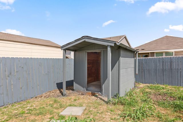 5008 Irvine LN, Del Valle, TX 78617