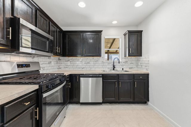 5008 Irvine LN, Del Valle, TX 78617