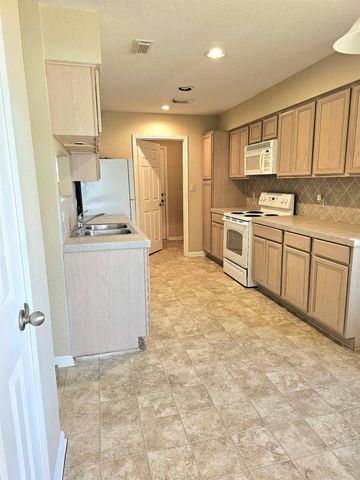 208 Settlers Ridge RDG, Bertram, TX 78605