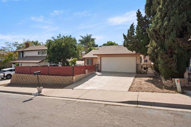 2038 Siegle Dr, Lemon Grove, CA 91945