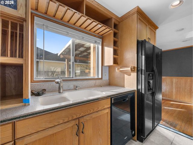 12840 Se MILL St, Portland, OR 97233