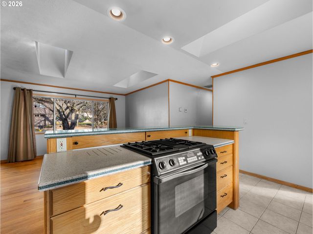 12840 Se MILL St, Portland, OR 97233