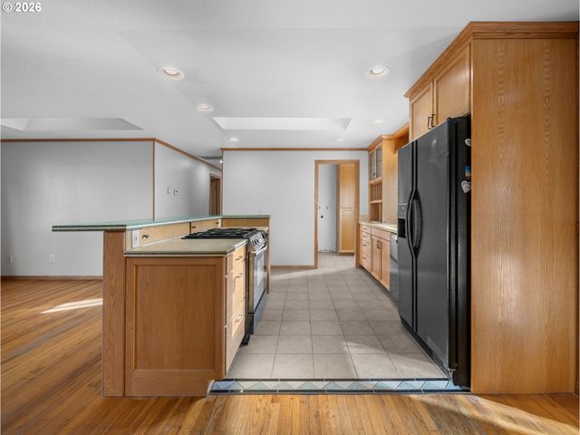 12840 Se MILL St, Portland, OR 97233