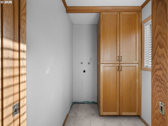 12840 Se MILL St, Portland, OR 97233