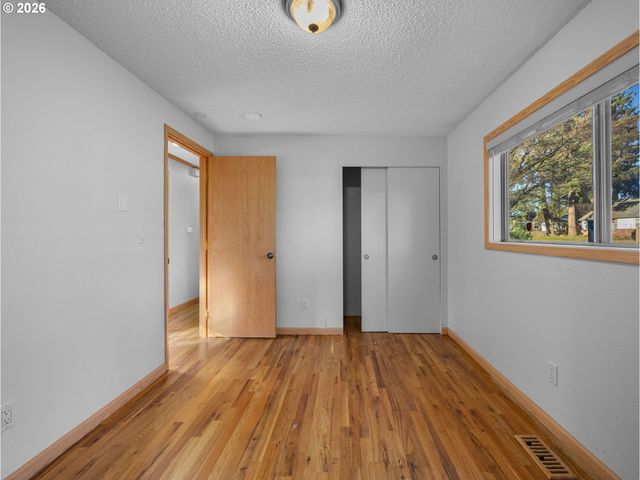 12840 Se MILL St, Portland, OR 97233