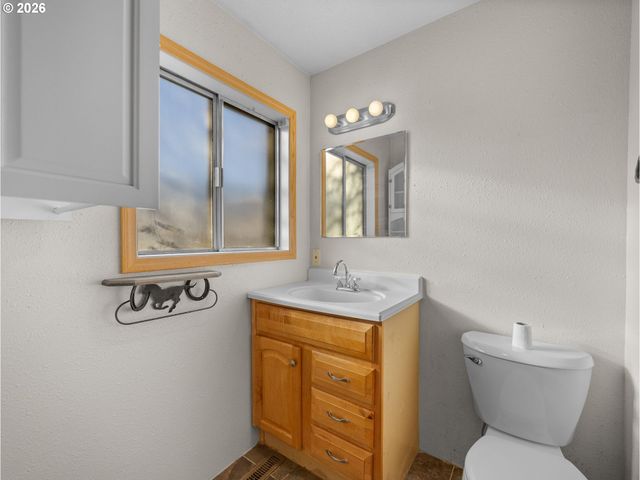 12840 Se MILL St, Portland, OR 97233