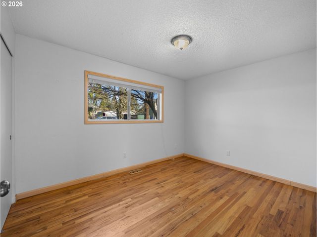 12840 Se MILL St, Portland, OR 97233