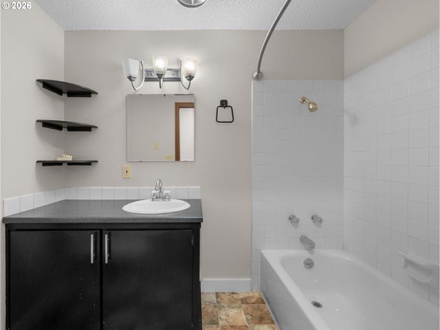 12840 Se MILL St, Portland, OR 97233