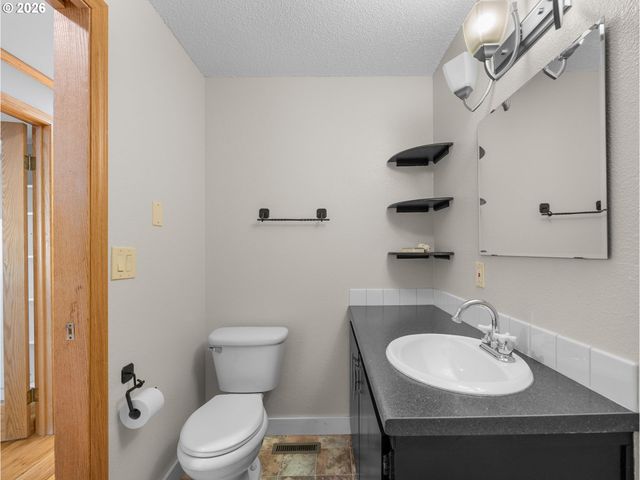 12840 Se MILL St, Portland, OR 97233