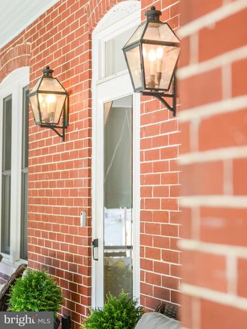 19 E MAIN ST, Middletown, MD 21769