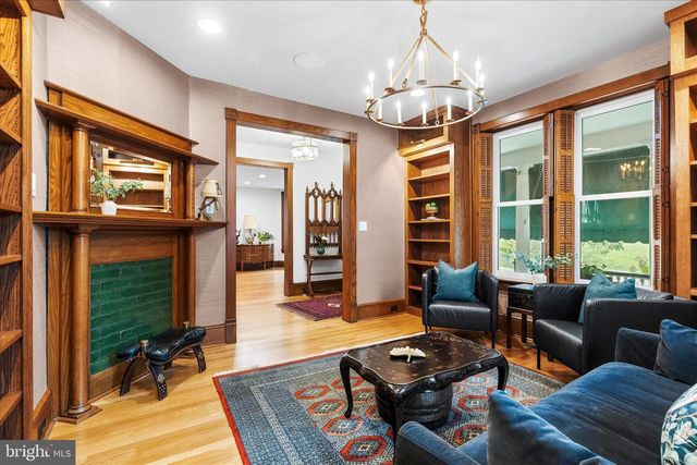 19 E MAIN ST, Middletown, MD 21769