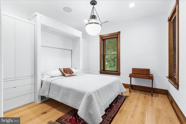 19 E MAIN ST, Middletown, MD 21769