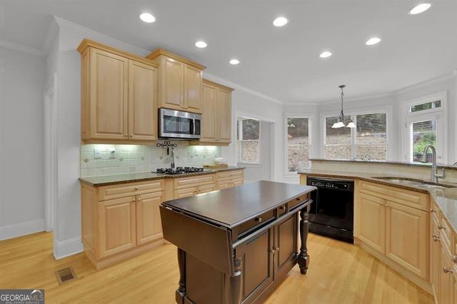 1502 Menlo Drive NW, Kennesaw, GA 30152