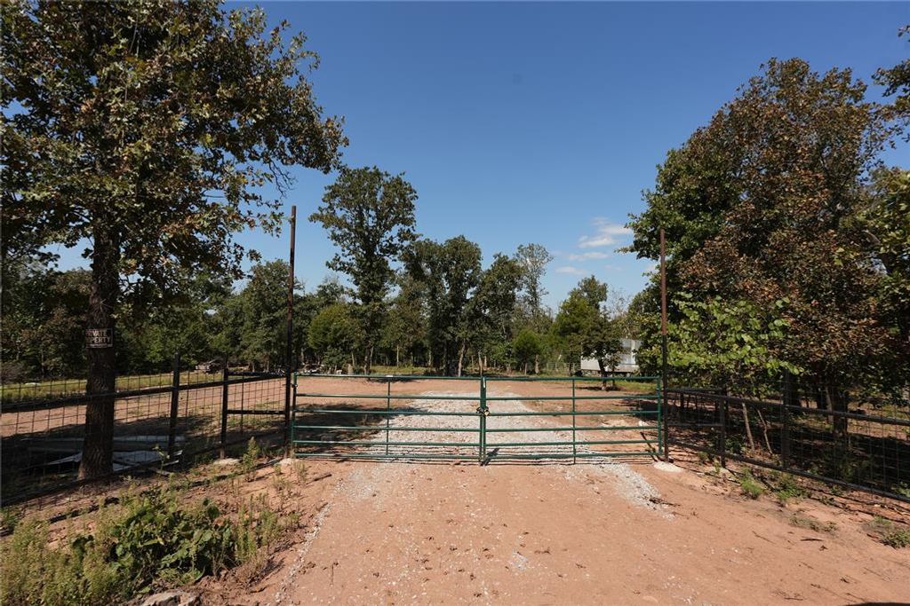 19331 Mooseville Drive, Noble, OK 73068