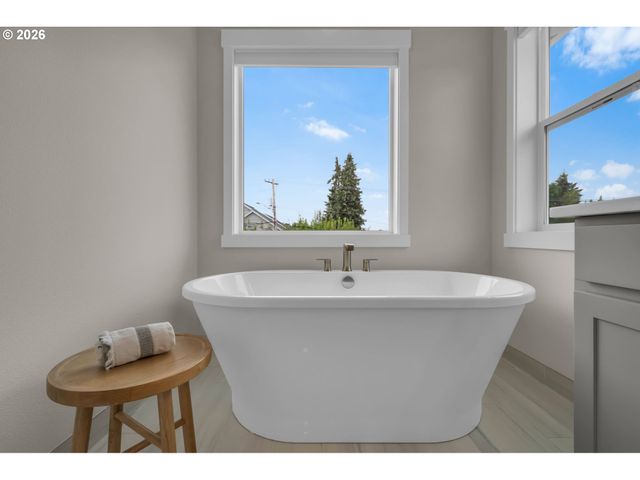 15330 Sw SILKWOOD Ct, Portland, OR 97224
