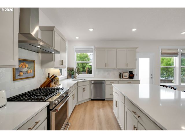 15330 Sw SILKWOOD Ct, Portland, OR 97224