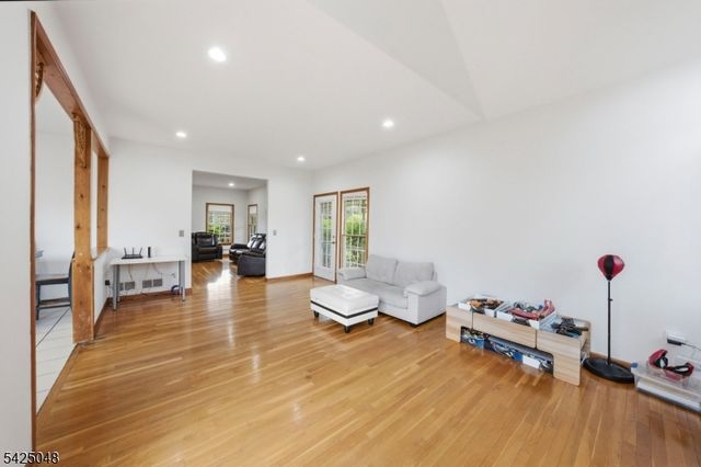 44 Roanoke Rd, Montgomery Twp., NJ 08502