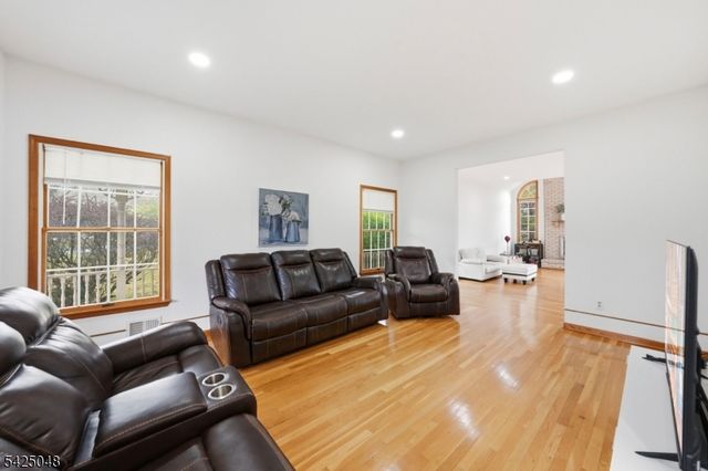 44 Roanoke Rd, Montgomery Twp., NJ 08502