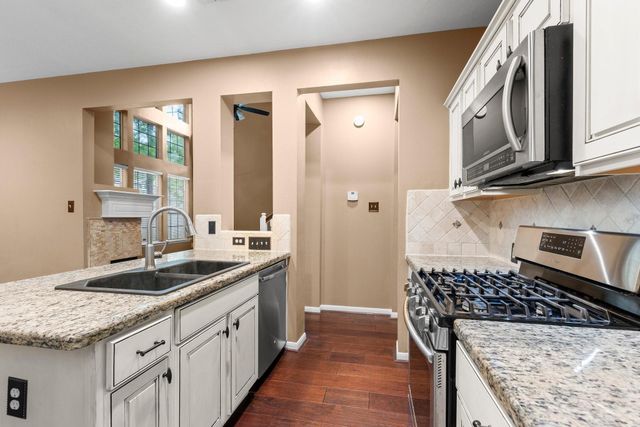 70 Harvest Wind Place, The Woodlands, TX 77382