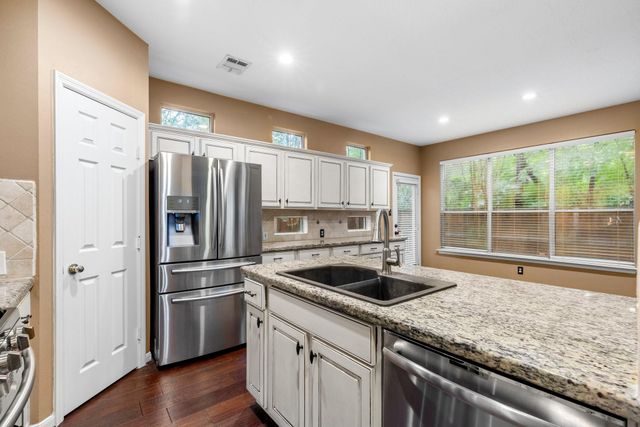 70 Harvest Wind Place, The Woodlands, TX 77382