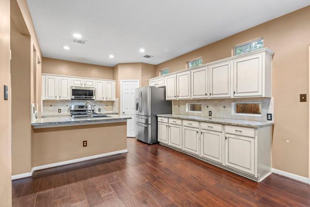 70 Harvest Wind Place, The Woodlands, TX 77382