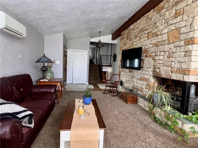 306 Black Walnut Dr, Salem Twp, PA 15601