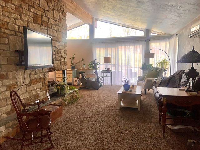 306 Black Walnut Dr, Salem Twp, PA 15601