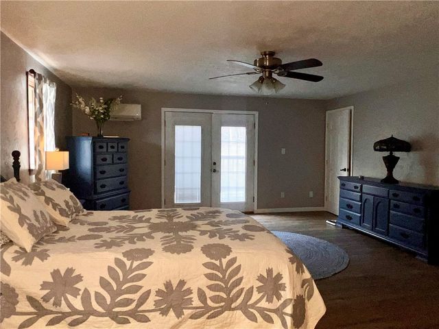 306 Black Walnut Dr, Salem Twp, PA 15601