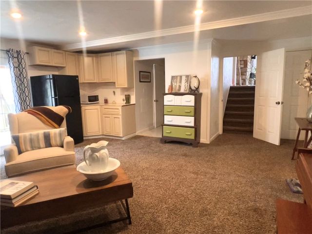 306 Black Walnut Dr, Salem Twp, PA 15601