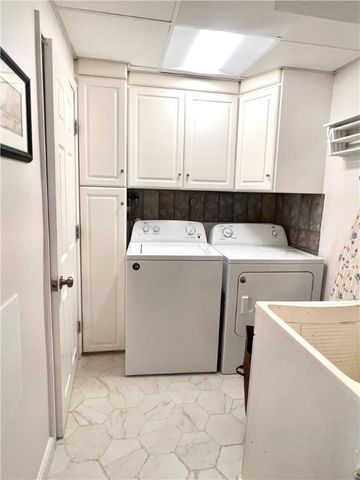 306 Black Walnut Dr, Salem Twp, PA 15601