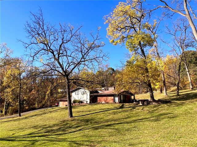 306 Black Walnut Dr, Salem Twp, PA 15601