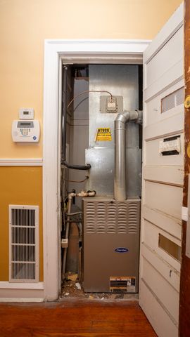 7637 S Phillips Avenue, Chicago, IL 60649