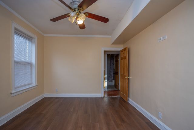 7637 S Phillips Avenue, Chicago, IL 60649