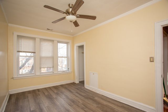 7637 S Phillips Avenue, Chicago, IL 60649