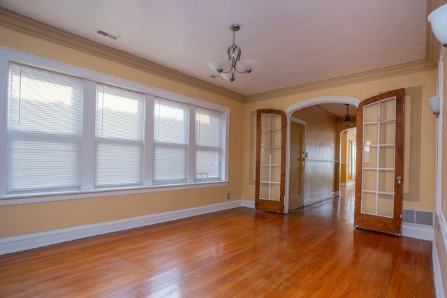 7637 S Phillips Avenue, Chicago, IL 60649