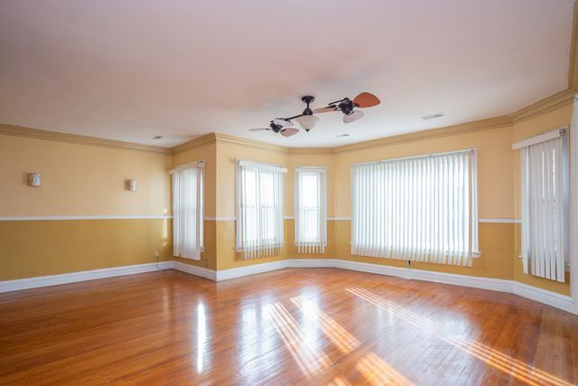 7637 S Phillips Avenue, Chicago, IL 60649