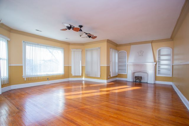 7637 S Phillips Avenue, Chicago, IL 60649