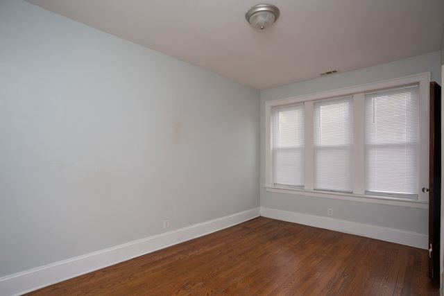 7637 S Phillips Avenue, Chicago, IL 60649