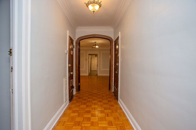 7637 S Phillips Avenue, Chicago, IL 60649