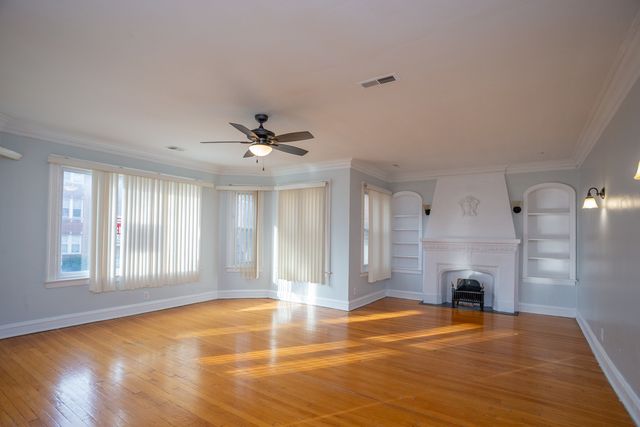 7637 S Phillips Avenue, Chicago, IL 60649