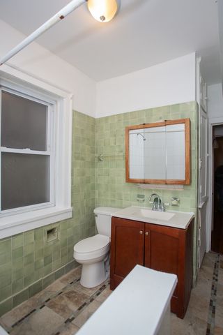 7637 S Phillips Avenue, Chicago, IL 60649