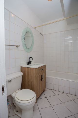 7637 S Phillips Avenue, Chicago, IL 60649