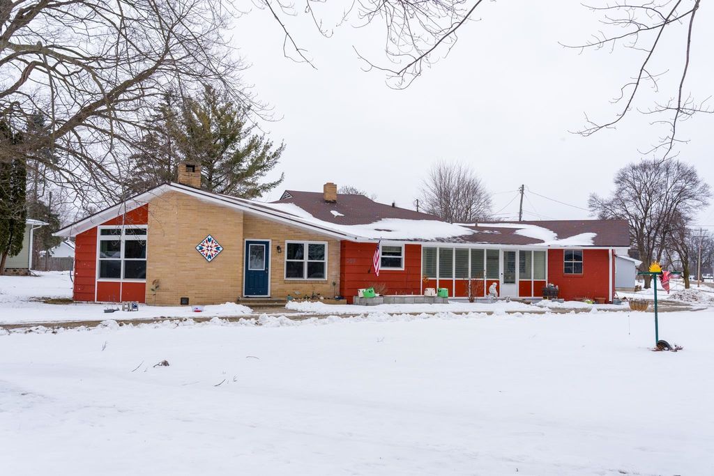 209 N Chippewa, Shepherd, MI 48883